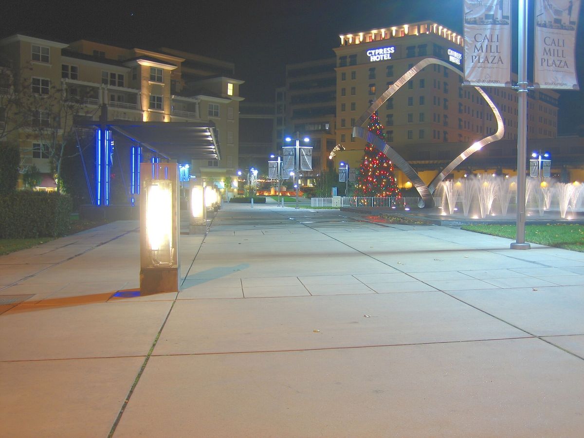 The holiday tree at Cali Mill Plaza at night