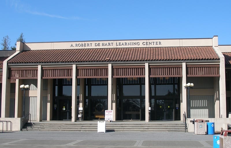 The A. Robert De Hart Learning Center at De Anza College