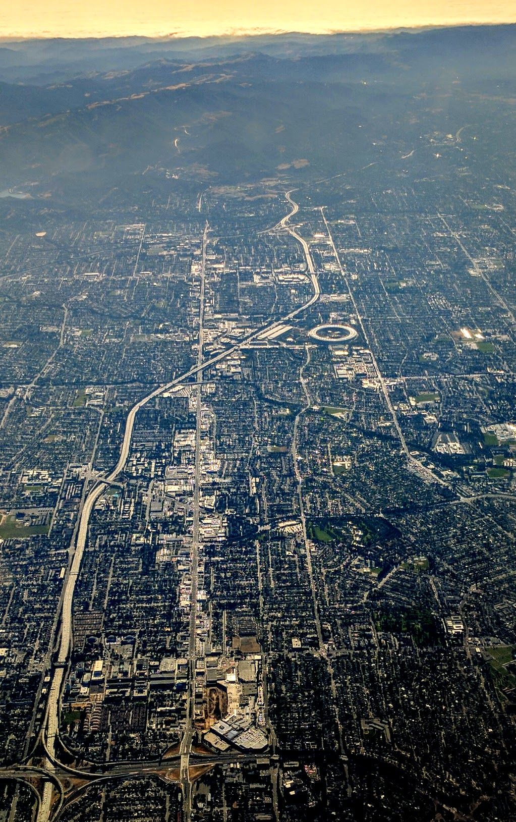 Interstate 280 and Stevens Creek Boulevard from the air, with the Apple Park ring